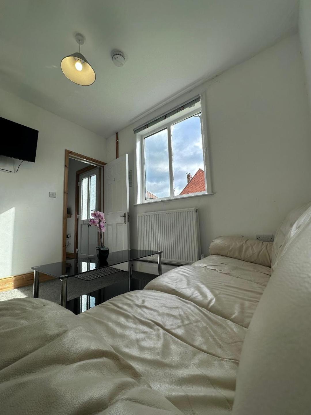 Browning House Bedrooms I Long Or Short Stay I Special Rate Available 德比 外观 照片